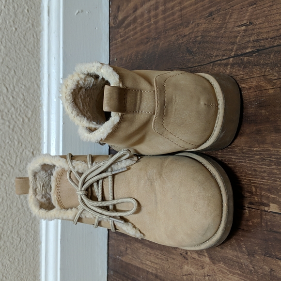 Suede winter booties in neutral beige, lined with faux fur - Picture 3 of 4